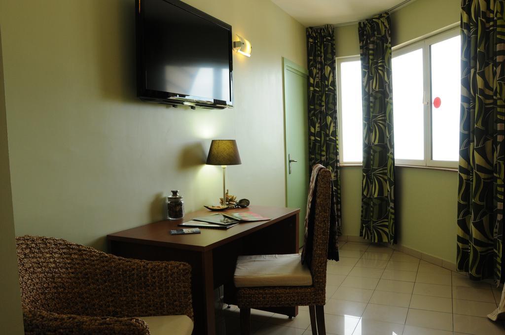 Hotel Maharajah Mamoudzou Oda fotoğraf
