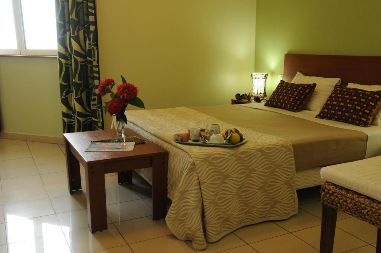 Hotel Maharajah Mamoudzou Oda fotoğraf